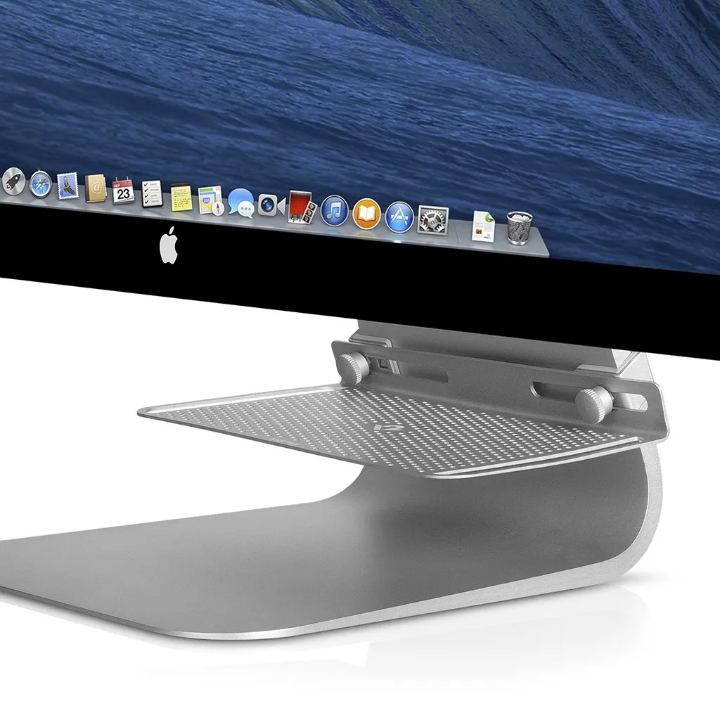 Snygg Twelve South BackPack 3 hylla fäst på en iMac, vilket ger en dold men ändå åtkomlig förvaringslösning.