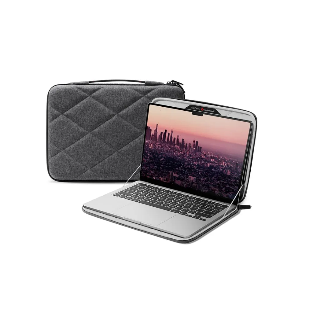 Snygg Twelve South SuitCase för MacBook Pro/Air 13" (M2) med quiltad utsida och läderhandtag för säker transport.