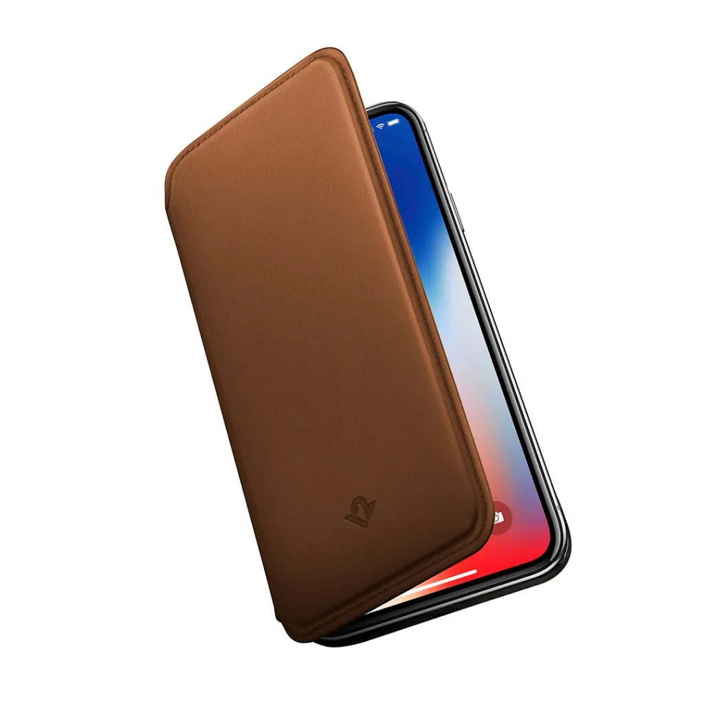 Snygg Twelve South SurfacePad i Cognac-färg för iPhone XS, med slimmat nappaläderfodral med inbyggt stativ och praktiska kortfickor.