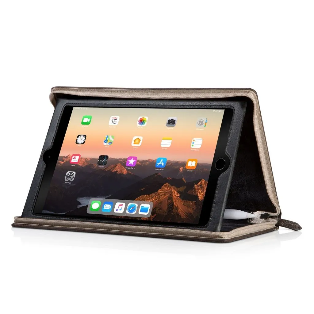 Läderinbunden Twelve South BookBook för iPad Mini 5 i Rutledge-färg med inbyggt stativ och Apple Pencil-hållare.