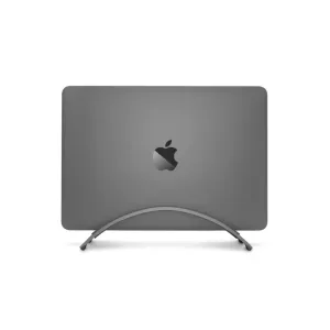 Soporte vertical BookArc para MacBook de Twelve South con un MacBook gris colocado en vertical sobre fondo blanco.