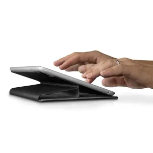 Étui folio support en cuir Twelve South SurfacePad pour iPad mini 4, en position de visionnage mains libres