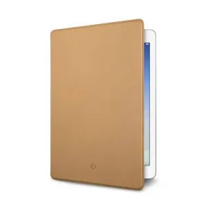Twelve South SurfacePad rudos odos atverčiamas dėklas, skirtas iPad Air Pro 9.7, pavaizduotas uždarytas, su logotipu