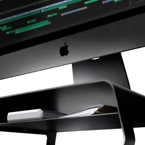 Musta Twelve South Curve Riser -näyttöteline, jonka päällä on iMac, sekä säilytyshylly työpöydän järjestämiseen