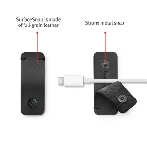 Twelve South CableSnap Stay isekleepuv kaablihoidik mustast nahast, pildil koos laadimiskaabliga.