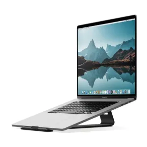 Twelve South parcSlope2-stativ, der støtter en MacBook Pro i en vinklet visnings- og skriveposition
