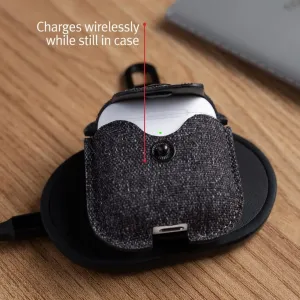 Twelve South AirSnap Twill ümbris Apple AirPods kõrvaklappidele juhtmeta laadimisalusel, klambri ja trukkkinnitusega.