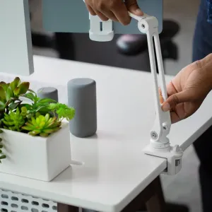 Twelve South HoverBar Duo Snap verstellbarer iPad- und iPhone-Ständer, zur freihändigen Nutzung an einem Schreibtisch festgeklemmt