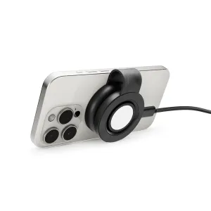 Twelve South ButterFly SE magnetisk reseladdare fäst på baksidan av en silverfärgad iPhone