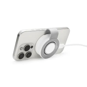 Twelve South Butterfly™ SE -taitettava magneettinen laturi kiinnitettynä hopeanvärisen iPhonen taakse, USB-C-kaapelilla