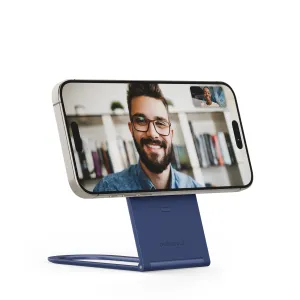 Twelve South Curve Nano blått hopfällbart telefonställ som håller en smartphone för videosamtal i liggande läge
