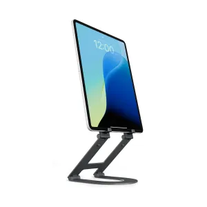 Twelve South Curve Mini tabletstander holder en iPad oprejst i portrættilstand på en elegant skiferbase