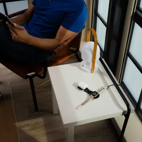 Twelve South Butterfly™ hopfällbar MagSafe-reseladdare för Apple Watch och AirPods-fodral