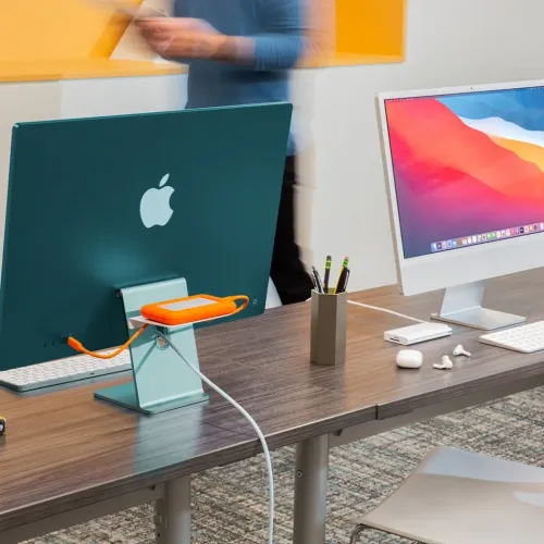 Twelve South BackPack rear mounted shelf on iMac M1, holding an external drive with cable management.