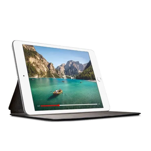 SurfacePad for iPad mini 5 viser nettbrettet i liggende modus, satt opp med forsiden av det svarte etuiet som støtte, vinklet.