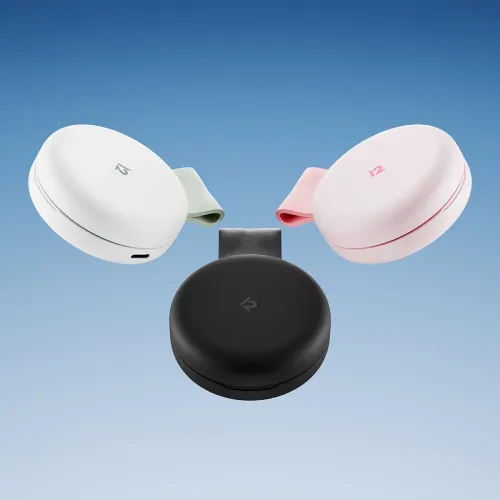 Juodos spalvos apvalaus dizaino "ButterFly SE" įkroviklis centre; baltos ir rožinės spalvos variantai šonuose, baltos spalvos įkroviklyje matomas USB-C prievadas.