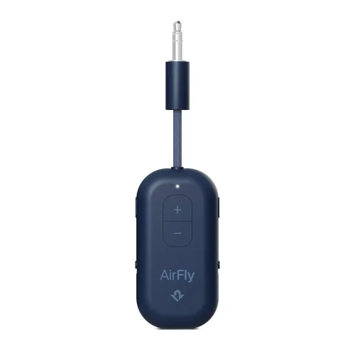 AirFly Pro 2 i blått, kompakt oval adapter med + och – knappar, liten LED, logotypen AirFly, kort kabel till 3,5 mm kontakt.