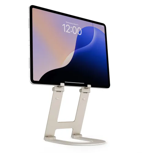 Liivavärvi alumiiniumist Curve Mini iPadi statiiv, millel on kaks kätt, kaks hinged ja alus, mis hoiab tahvelarvutit maastikulises asendis.